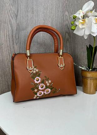 Жіноча міні сумочка з вишивкою квітами, маленька жіноча сумка з квіточками коричневий2 фото