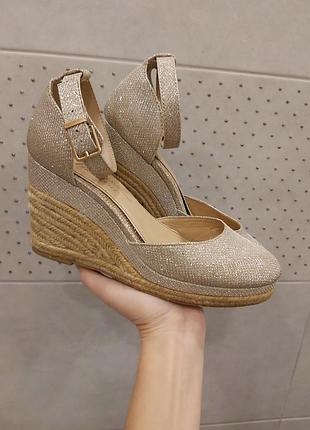 Босоножки женские
