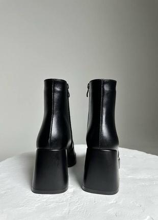 Жіноче взуття, ботильйони на стійкому каблуку чорні, зимові (демисезон)2 фото