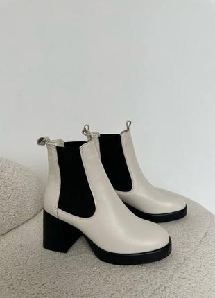 Жіноче взуття, ботильйони на стійкому каблуку в молочному кольорі , зимові (демисезон)2 фото