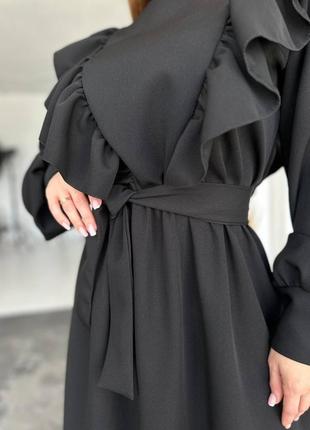 Платье миди с длинными рукавами приталенное с поясом платье с рюшами и воланами стильная трендовая черная бежевая коричневая10 фото
