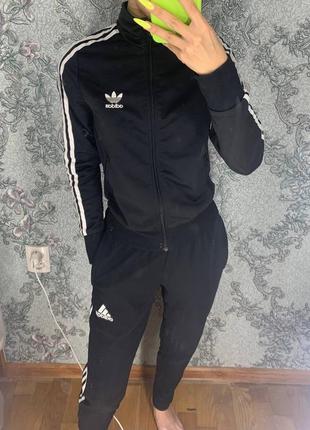 Спортивный костюм adidas женский