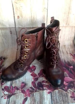 Демісезонні шкіряні вінтажні ботильйони bugatti