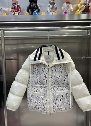 Зимняя куртка в стиле moncler молочная2 фото