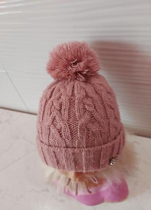 Вязаная косами шапка на флисе цвета розовой пудры 2-4 года3 фото