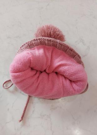 Вязаная косами шапка на флисе цвета розовой пудры 2-4 года9 фото