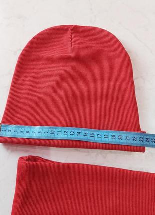 Комплект, шапка и хомут в рубчик красного цвета 4-7 лет2 фото