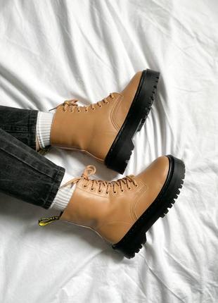 Жіночі зимові черевики на хутрі dr.martens jadon black/beige premium