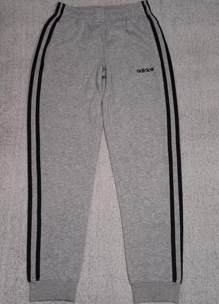 Спортивні штани adidas на баєчці на 11-12 років