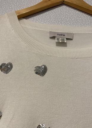 Белый мягкий свитер сердца из пайеток5 фото