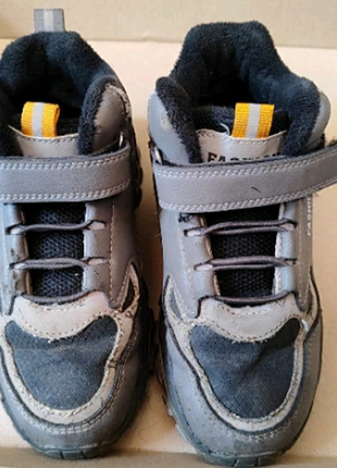 Демисезонные кроссовки