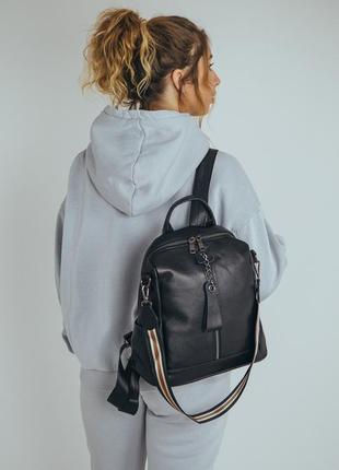 Класичний жіночий рюкзак чорний4 фото