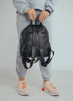 Класичний жіночий рюкзак чорний7 фото