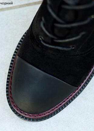 Черные утепленные ботинки на каблуке.5 фото