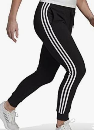 Женские джоггеры adidas sportswear essentials из флиса с тремя полосами6 фото