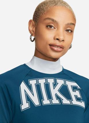 Лонгслив nike женский sportswear team long sleeve cropped t-shirt blue dq6624-460
оригинал2 фото