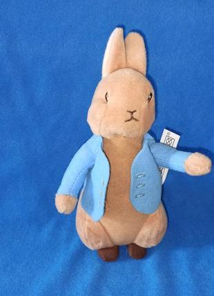 Кролик в пиджаке мягкая игрушка