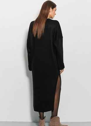 Плаття-міді чорне в'язане з високим розрізом збоку modna kazka mkar101945-410 фото