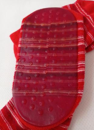 Носки с антискользяйщей подошвой

15 см7 фото