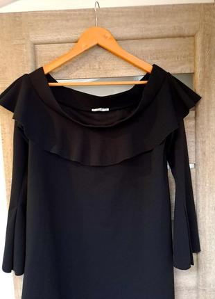 Чорна сукня з відкритими плечима2 фото