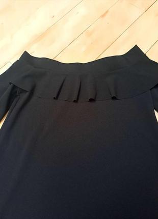 Чорна сукня з відкритими плечима9 фото