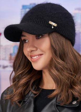 Теплая пушистая бейсболка