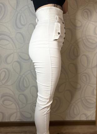 Женские белые облегающие брюки с высокой талией