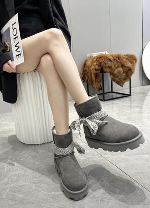 Ugg 6