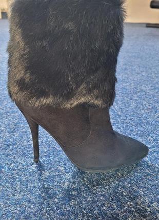 Ботильйони замшеві з хутром, утеплені на каблуку baldinini1 фото