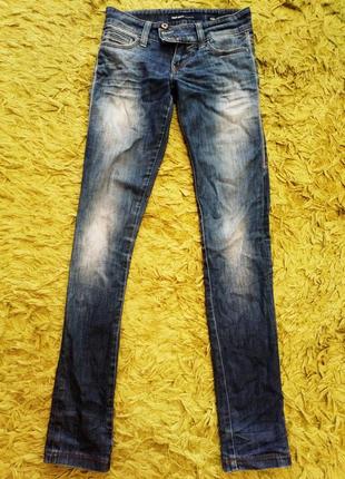 Фірмові модні жіночі завужені джинси брендовые женские размер 25, пояс 37, длина 103