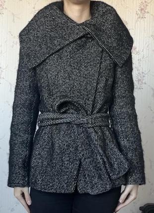 Женское короткое пальто1 фото