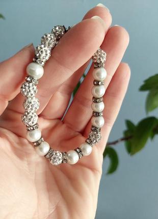 Стильный нарядный изысканный браслет с перлами и стразами.2 фото