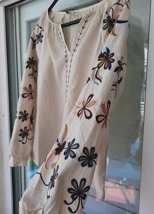 Бежевая вышиванка блуза в цветы5 фото
