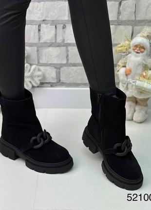 Зимові жіночі замшеві ботинки чорного кольору, трендові жіночі ботинки декором на блискавці5 фото