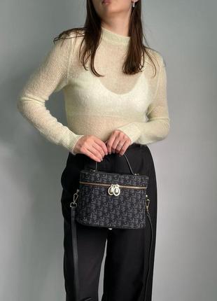 Женская сумка christian dior в стиле сундука на плече кристиан диор4 фото