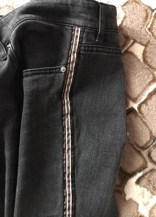 Стильні сірі джинси з лампасами4 фото