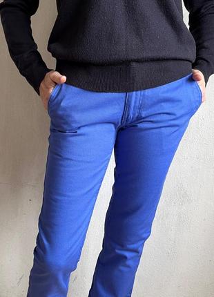 Джинсы чиносы cheap monday/швеция, цвет электрик р.46 новые