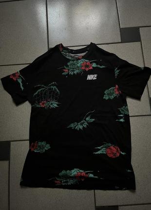 Футболка the nike tee