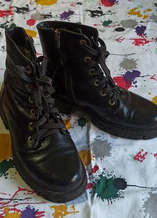 Кожаные зимние сапоги ботинки из натуральной кожи на натуральном меху черные на замке молнии шнурках