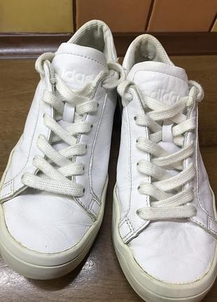 Кроссовки женские. adidas