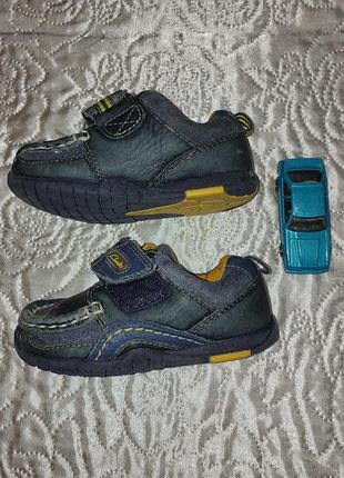 Фирменные кожаные кроссовки clarks 4 1/2 -22 стелька  13.5