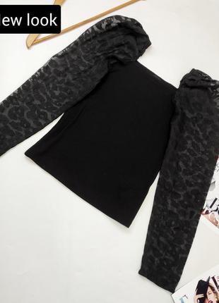 Женская водолазка черного цвета в рубчик с объемными рукавами в принт от бренда new look l