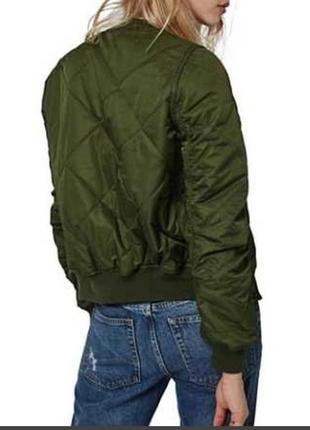 Базовый бомбер на подкладе куртка осенняя тёплая хаки с карманами стеганная оверсайз свободная1 фото