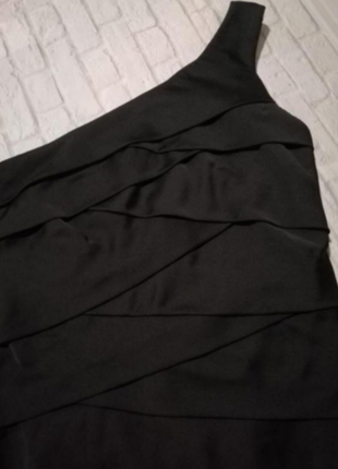 Чёрное платье на одно плечо миди футляр7 фото