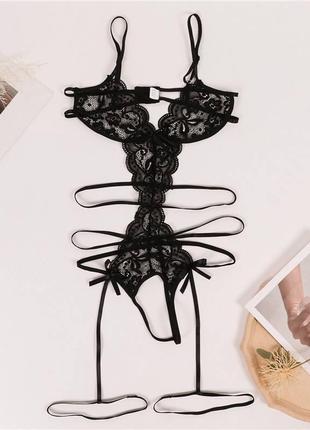 Кружевное боди с открытым доступом