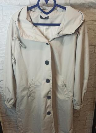 Бежевое базовое пальто плащ с капюшоном на осень весну на подкладе тонкое на невысокий рост5 фото