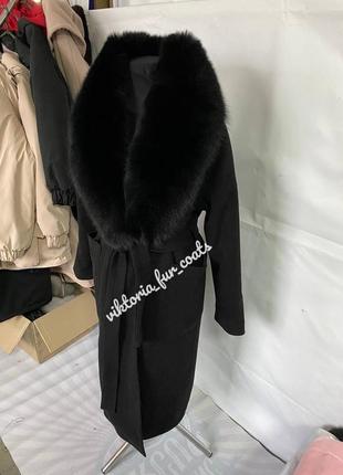 Роскошное пальто с мехом финского песца в черной расцветке
