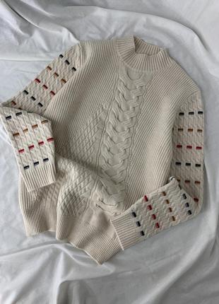 Бежевый свитер