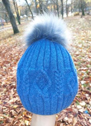Голубая шапка с косами с натуральным бубоном7 фото