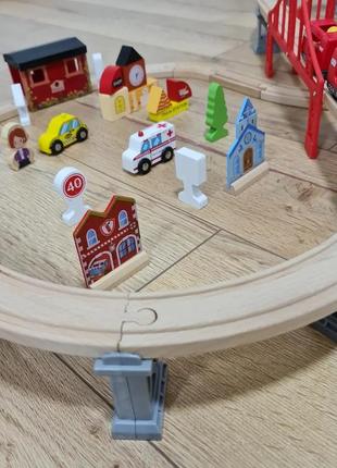 Деревянная железная дорога. игровой набор на 70 элементов.4 фото